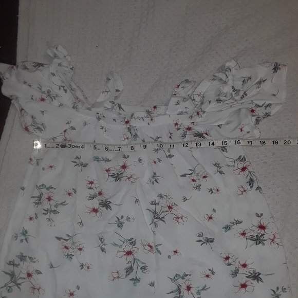 BAILEY and Chloe cold shoulder pretty floral top small - Picture 3 of 9